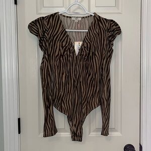 NWT Entro Women’s Brown/Tan Animal Stripe Ribbed Puff‎ Sleeve Bodysuit Sz L